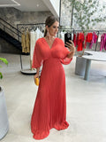 Vestido Amélie Plissé – Sofisticação em Movimento com Decote que Encanta